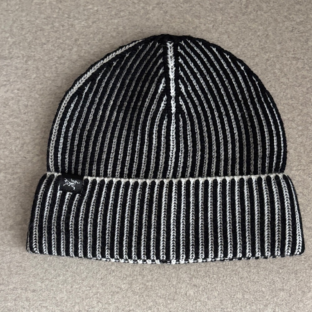 Arc'teryx Black and Gray Knit Beanie - New without tag